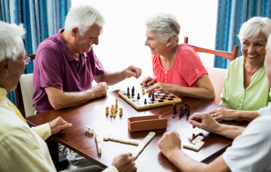 Juegos y actividad personas mayores activas